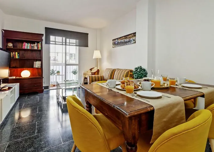 Spacious Centre Apartment In Malaga