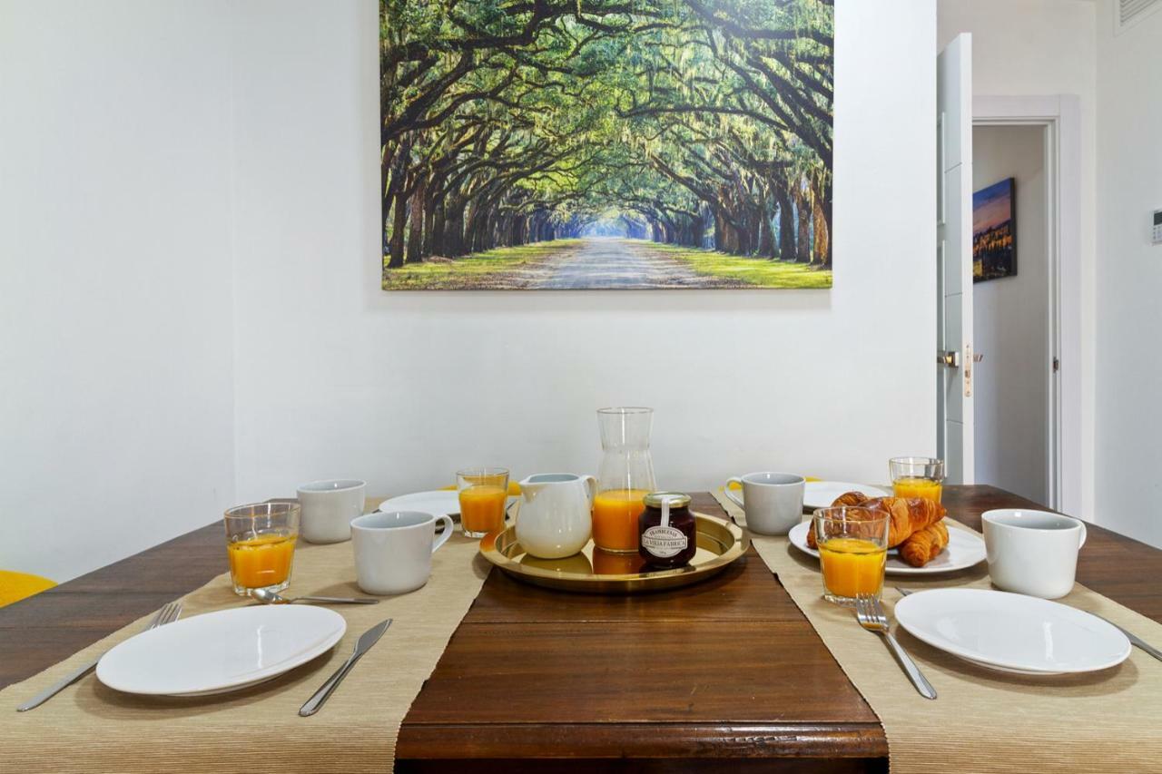Spacious Centre In Apartment *