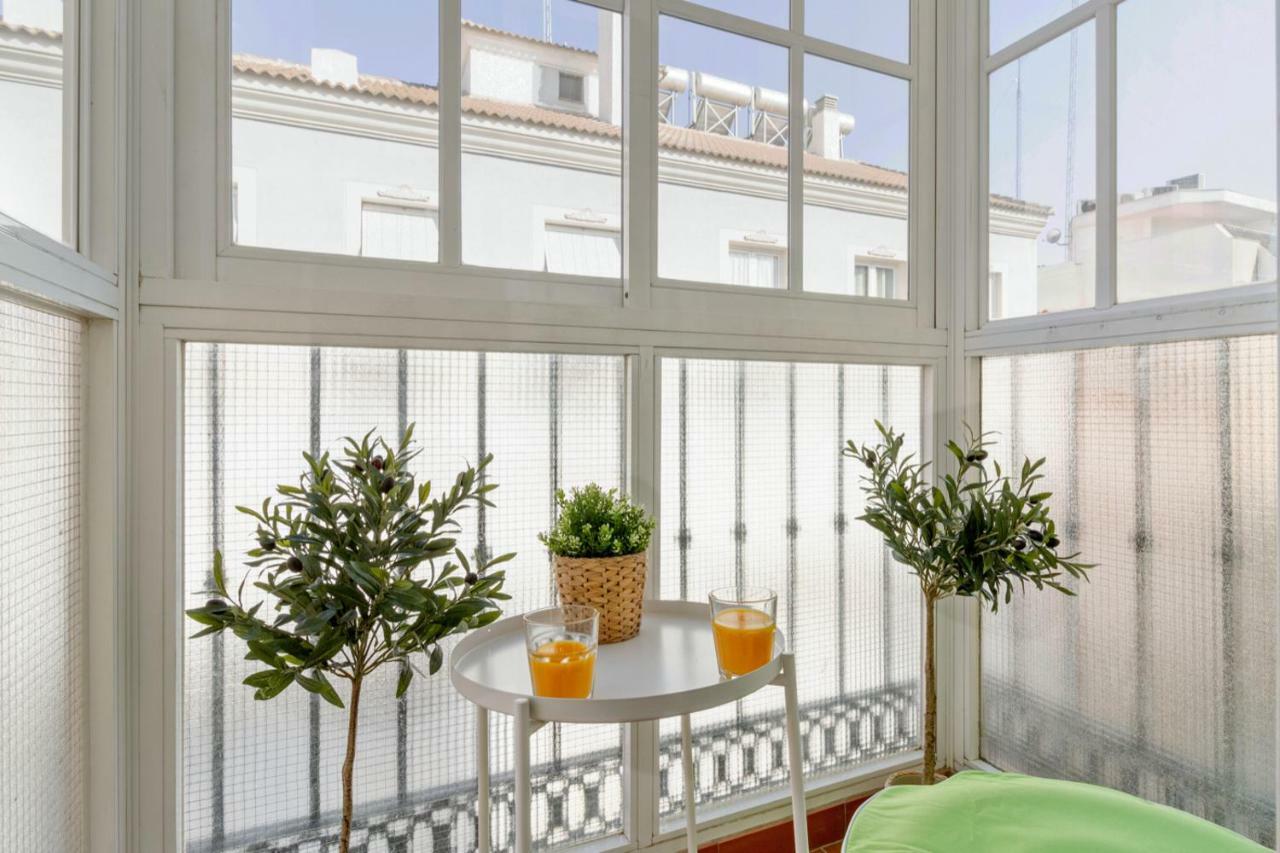 Spacious Centre In Apartment *